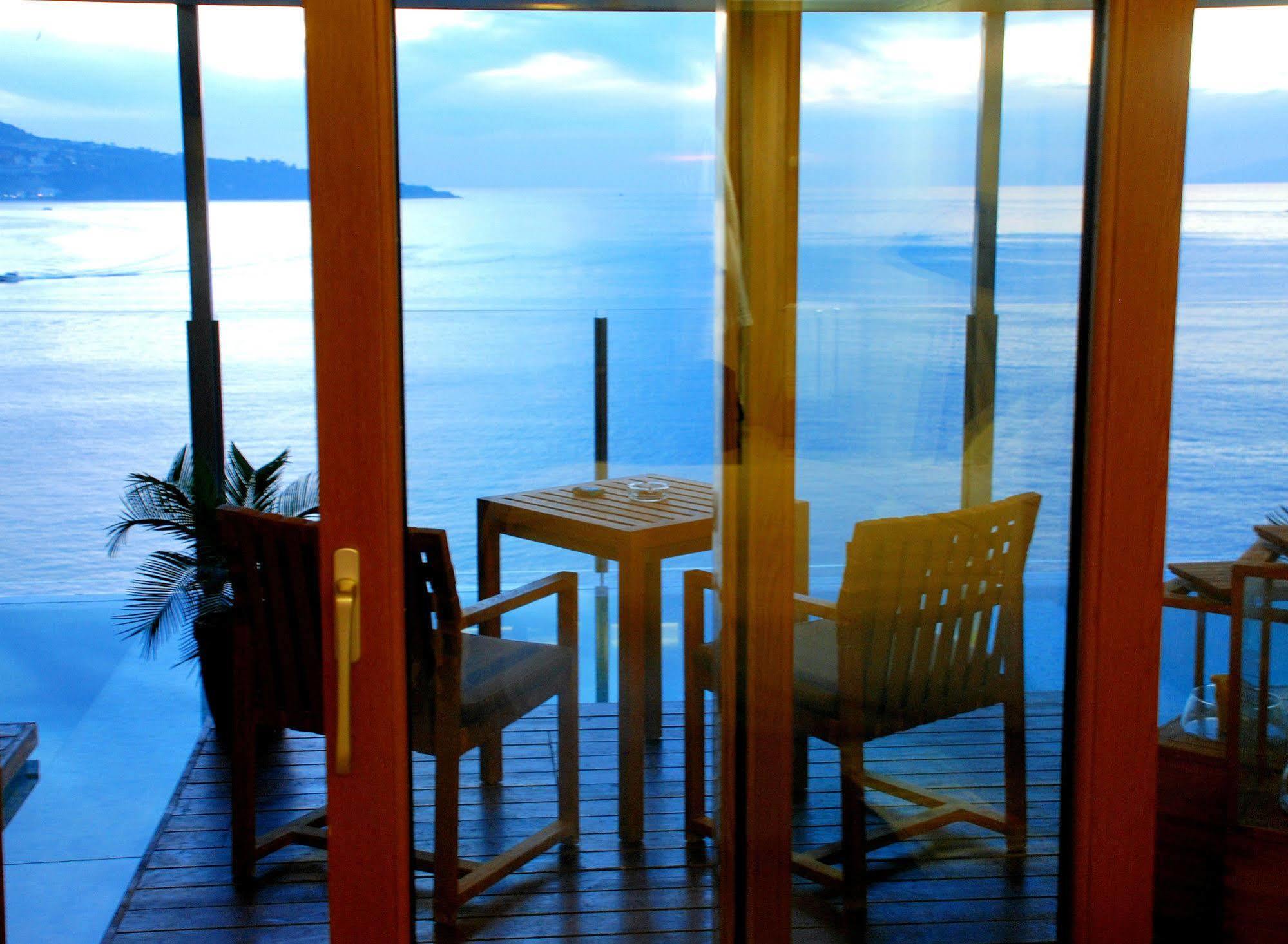 Laqua By The Sea Hotell Meta Exteriör bild