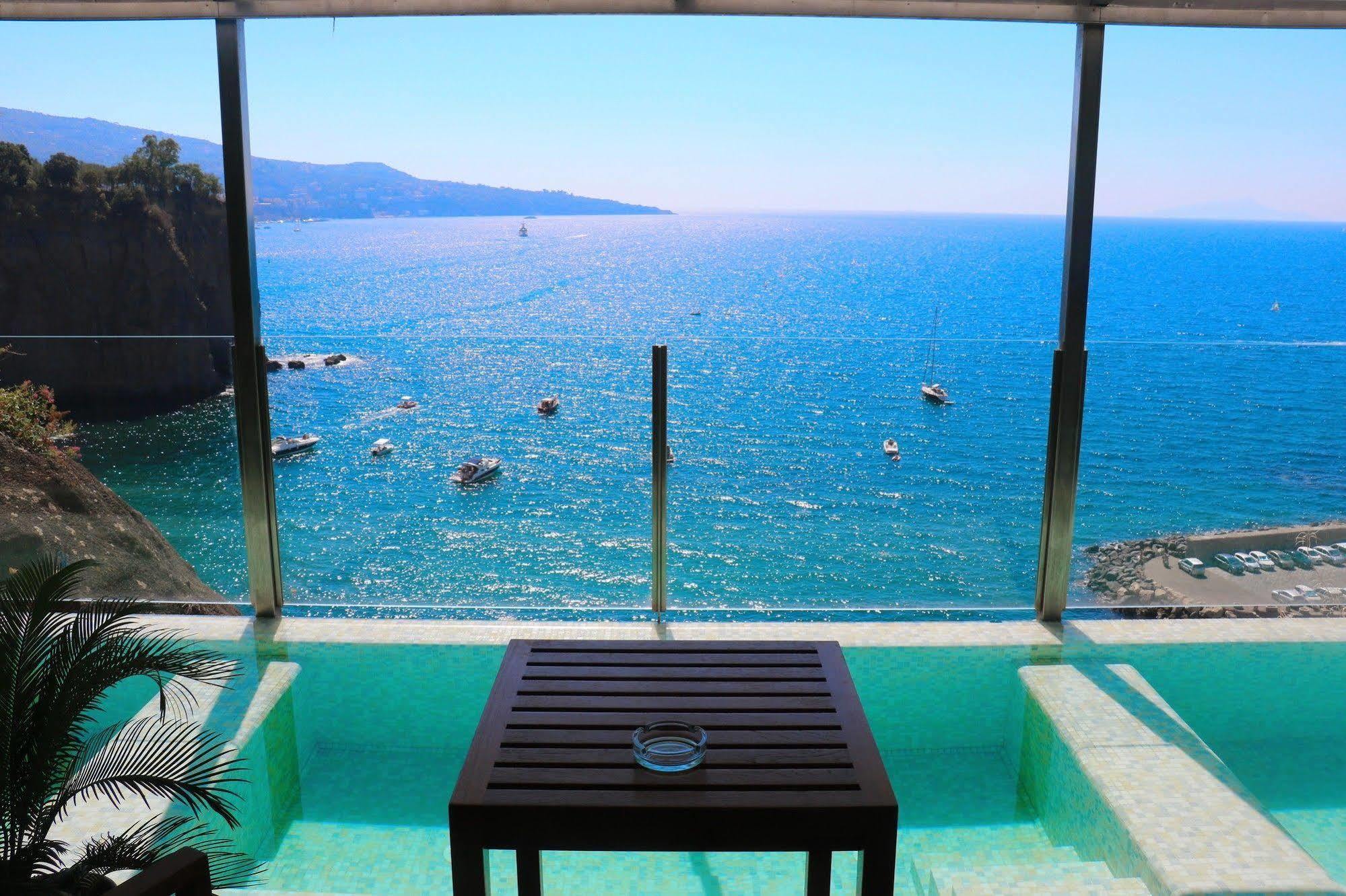 Laqua By The Sea Hotell Meta Exteriör bild